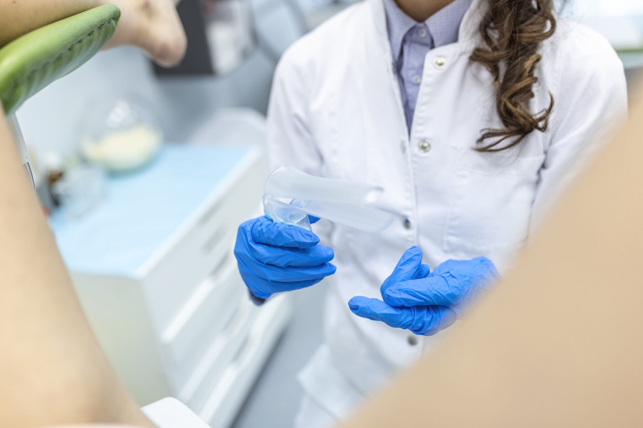 Examen gynécologique par hystéroscopie diagnostique